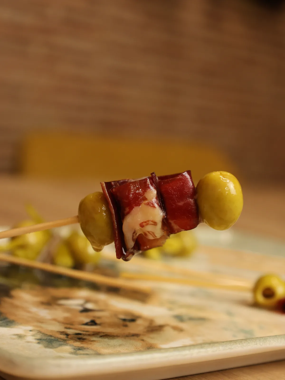 Gilda de aceituna y cecina